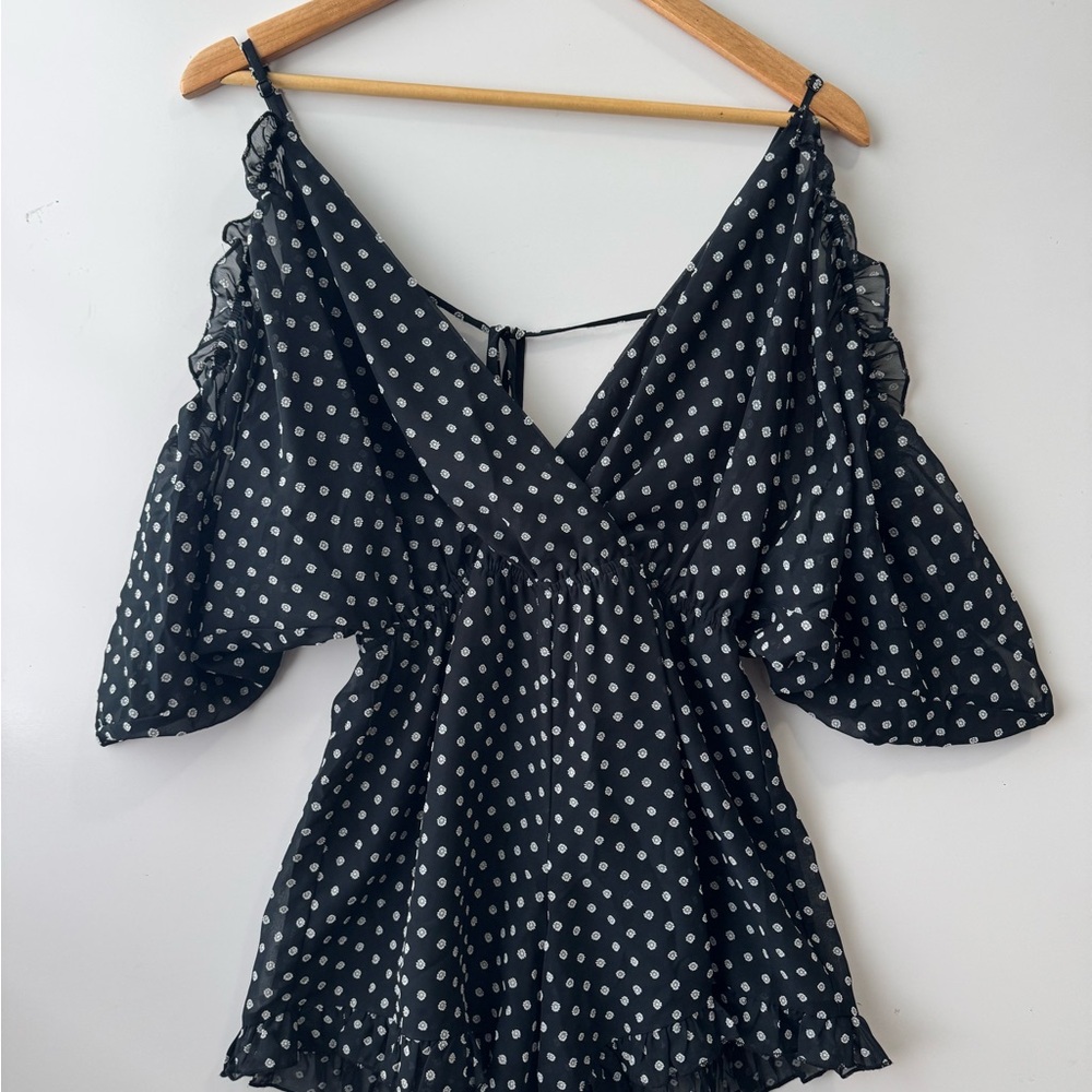 Lovers + Friends Malia Romper Chic Black Polka Dot Off-Shoulder Size XS - Picture 3 of 7
